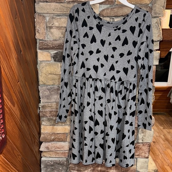 (EUC) Epic Threads Girls Kids Med (10/12) Heart Patterned Gray/Black Dress - Picture 2 of 10
